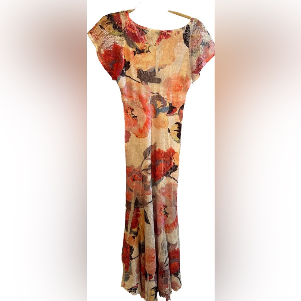 Large v neck flared maxi dress. cruise wear. Travel. Easy to pack. Lightweight